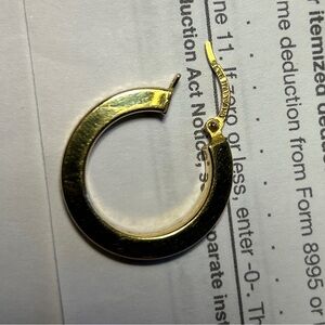 Elegant Gold Hoop Earring made in Italy 14k tooling to body .. (1) only
